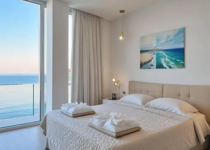 Seaview Luxury Villa Jacuzzi & Pool! 2 Min Beach